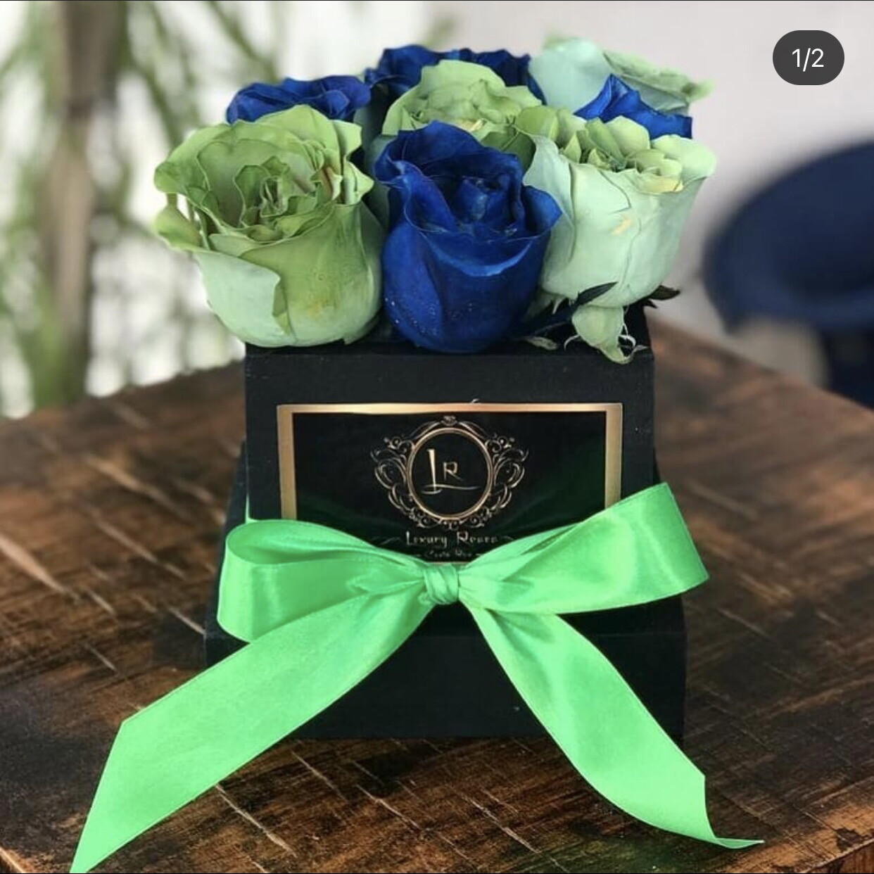 Caja de 9 Rosas (Azules y Verdes) – Floristería y Regalos Luxury Roses