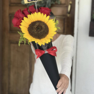 Cono con rosas – Floristería y Regalos Luxury Roses